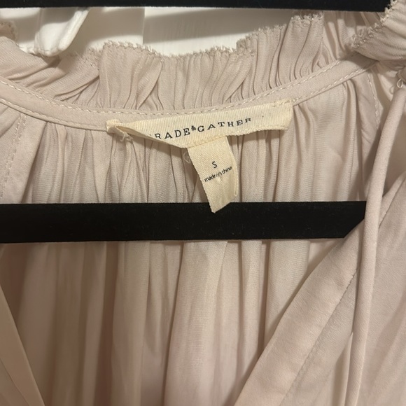 Beautiful blouse size S with ruffle sleeves very lightly used - Picture 2 of 4